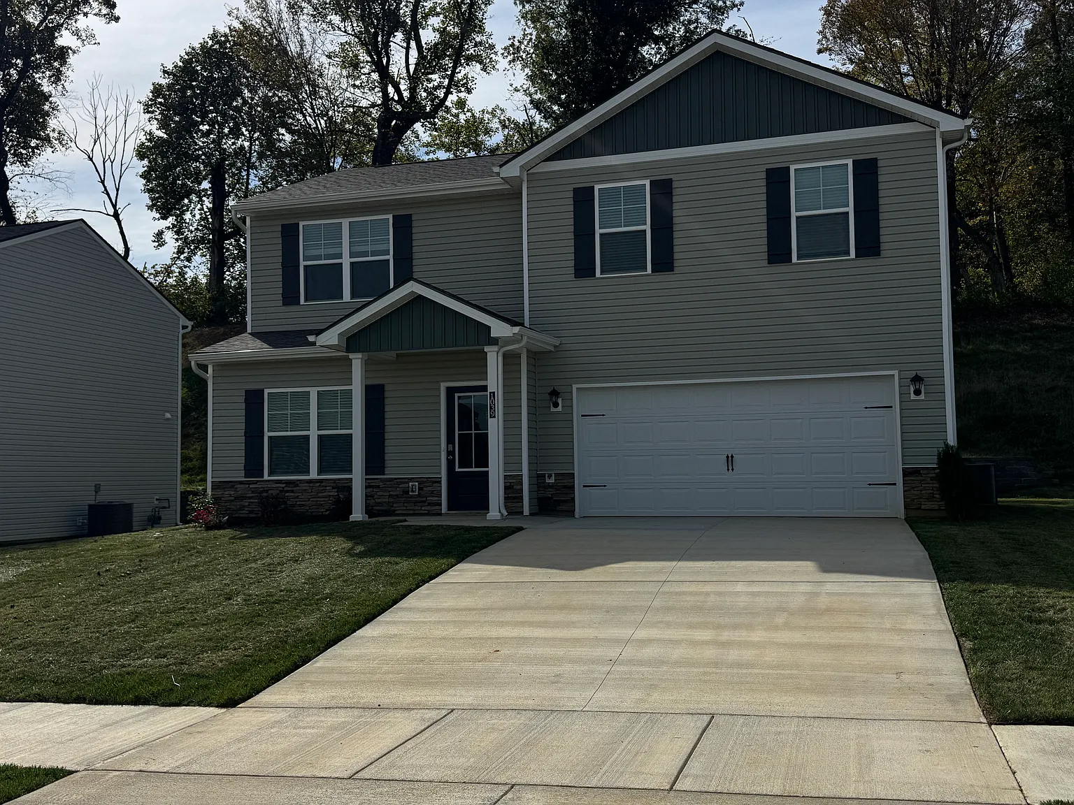 4 bed, 2.5 bath, 1900 sqft, $2,550 — Photo 1