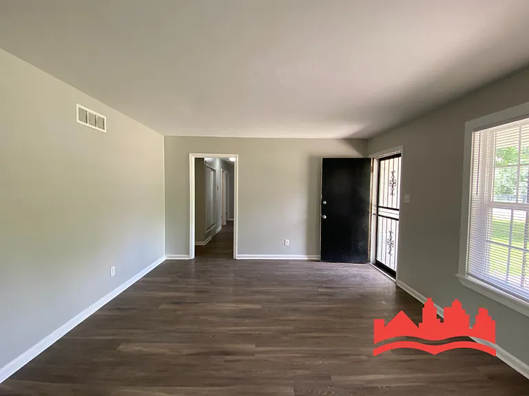 3139 Edgeware Rd S — Photo 14