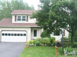 19 Muirfield Ln, Clifton Park, NY 12065