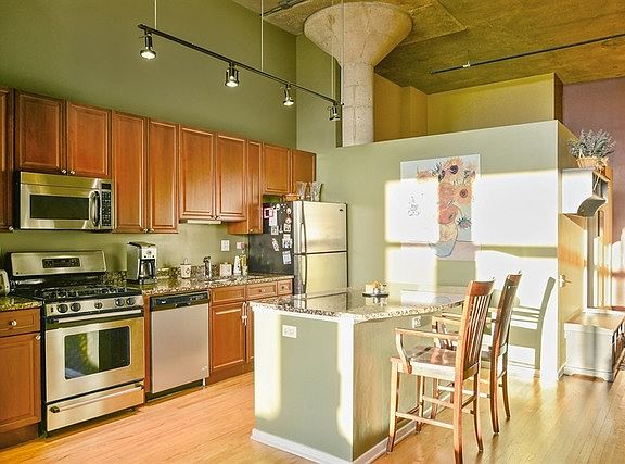 2nd image of 900 N Kingsbury St APT 912