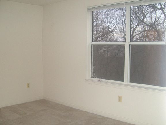 5th image of 10019 Vanderbilt Cir #3-16