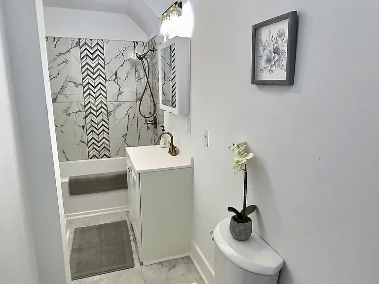 full size new modern bath with beautiful tile surround