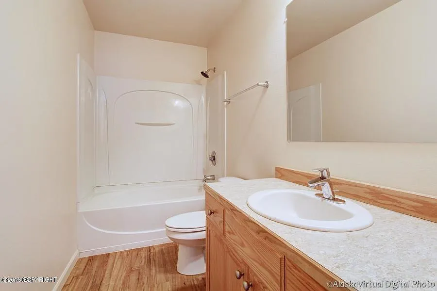 3 bed, 1100 sqft, $1,995 — Photo 4