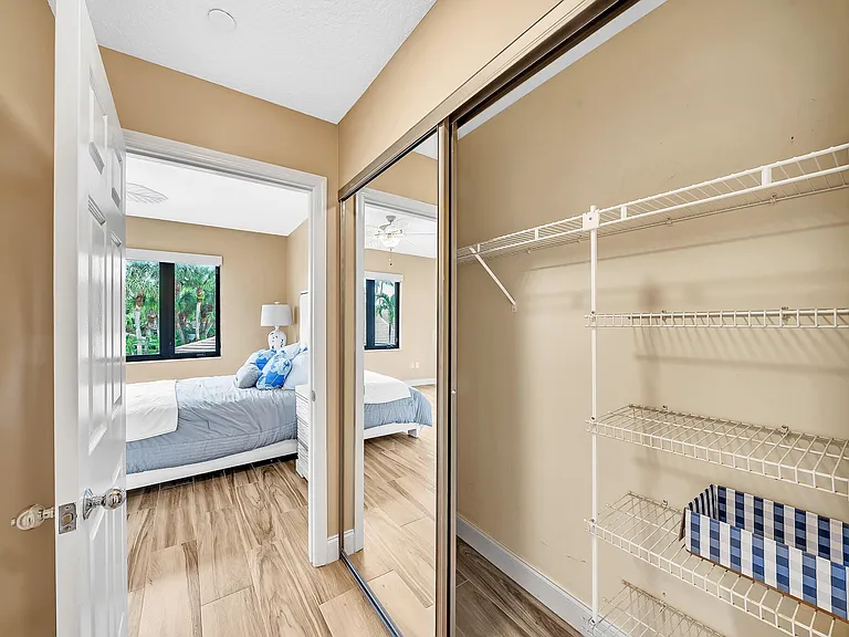 827 Oak Harbour Dr — Photo 36