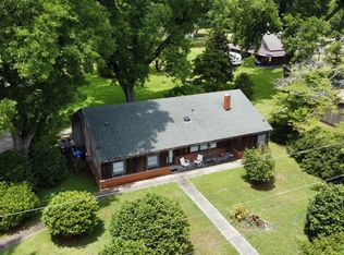 704 Columbia Ave, Lake Waccamaw, NC 28450