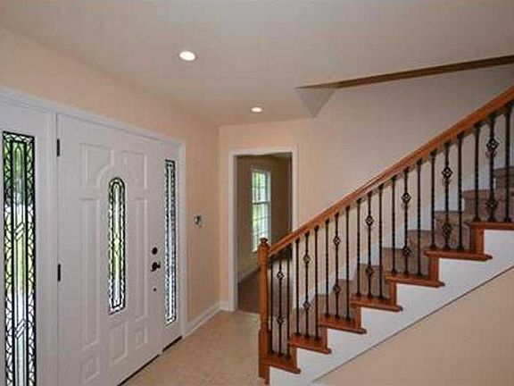 5th image of 5106 Thornhill Ln