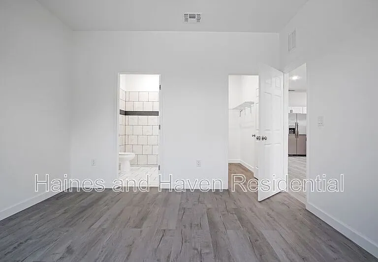 304 Pearl St — Photo 15