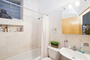 Rented by R New York