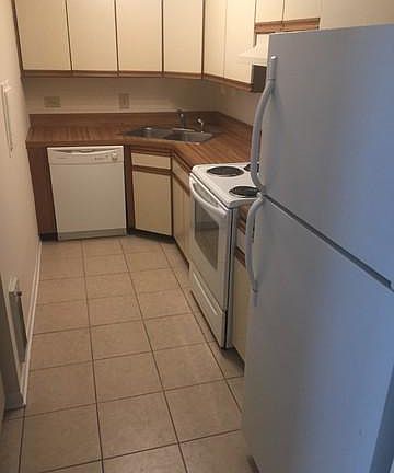 3rd image of 1960 Cherry Ln APT 202