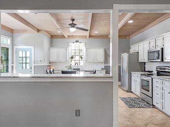 Kitchen - Large & Open 