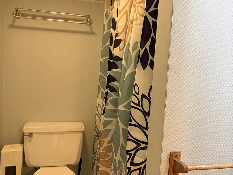 1005 Archland Dr — Photo 9