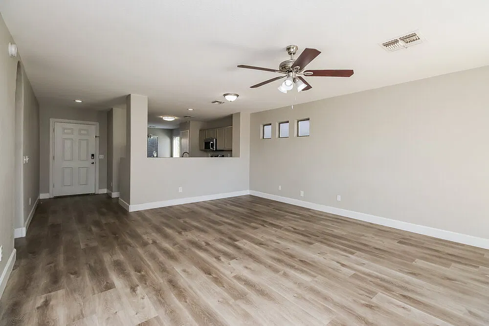 3 bed, 2.0 bath, 1470 sqft, $2,170 — Photo 4