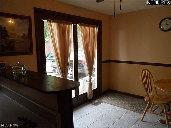 5th image of 716 Thornwood St
