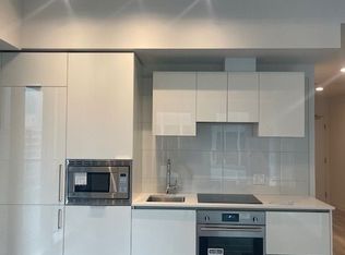 238 Simcoe St #507, Toronto, ON M5T 0E2