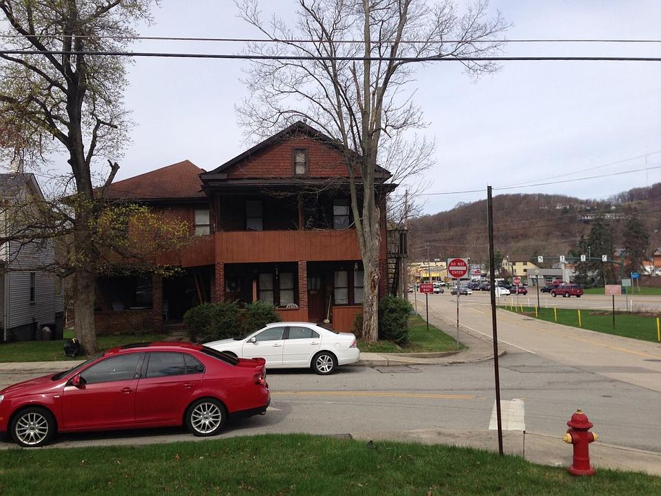 4 unit brick building, corner lot