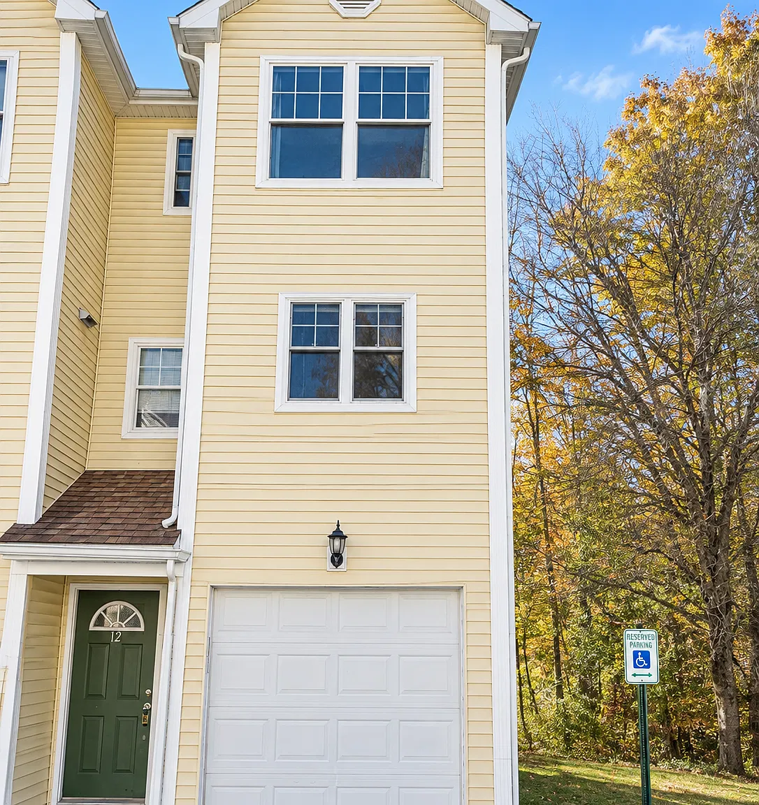 2 bed, 2.5 bath, 1176 sqft, $2,000 — Photo 1