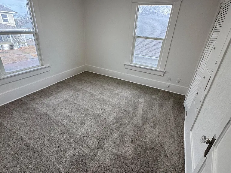 258 S Poplar St — Photo 14