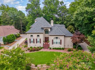 16205 Riverpointe Dr, Charlotte, NC 28278