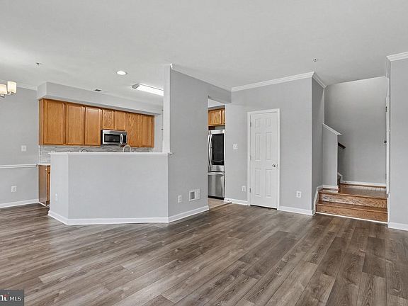 4th image of 120 Mohegan Dr Unit E