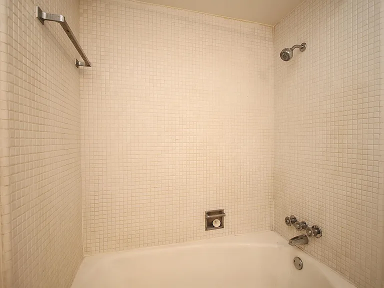 1733 Commonwealth St — Photo 26