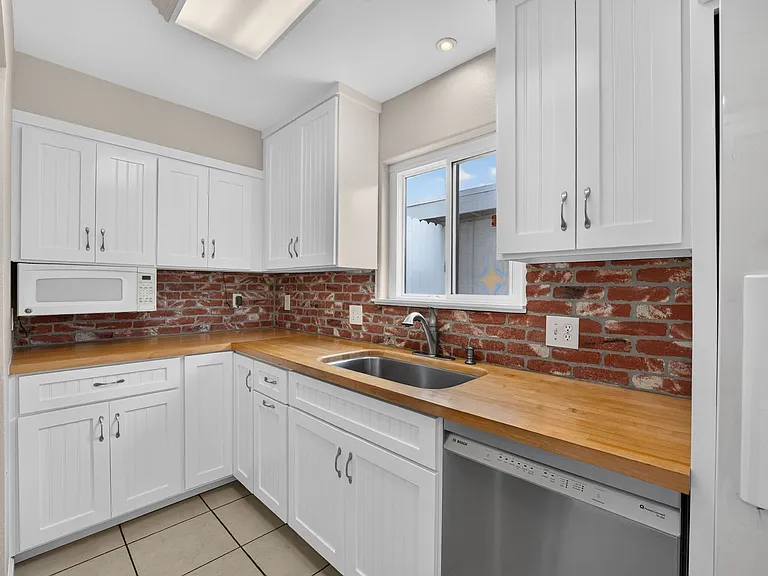 9838 Argyle Dr — Photo 4