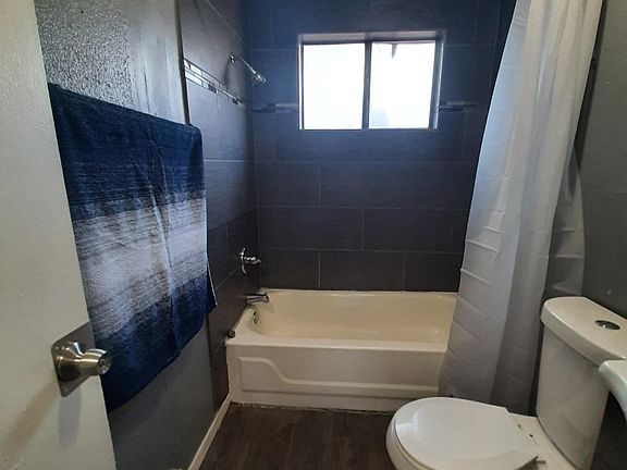 5th image of 522 Aaron St APT 2