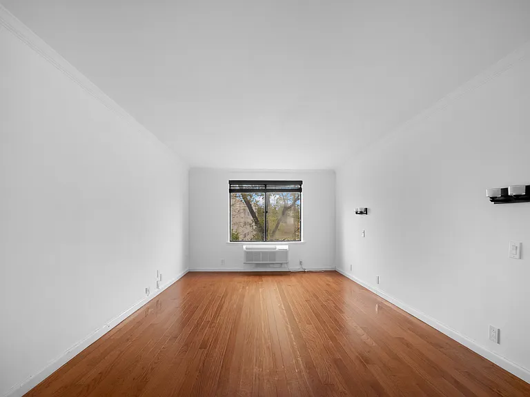 141 Great Neck Rd #2G — Photo 21