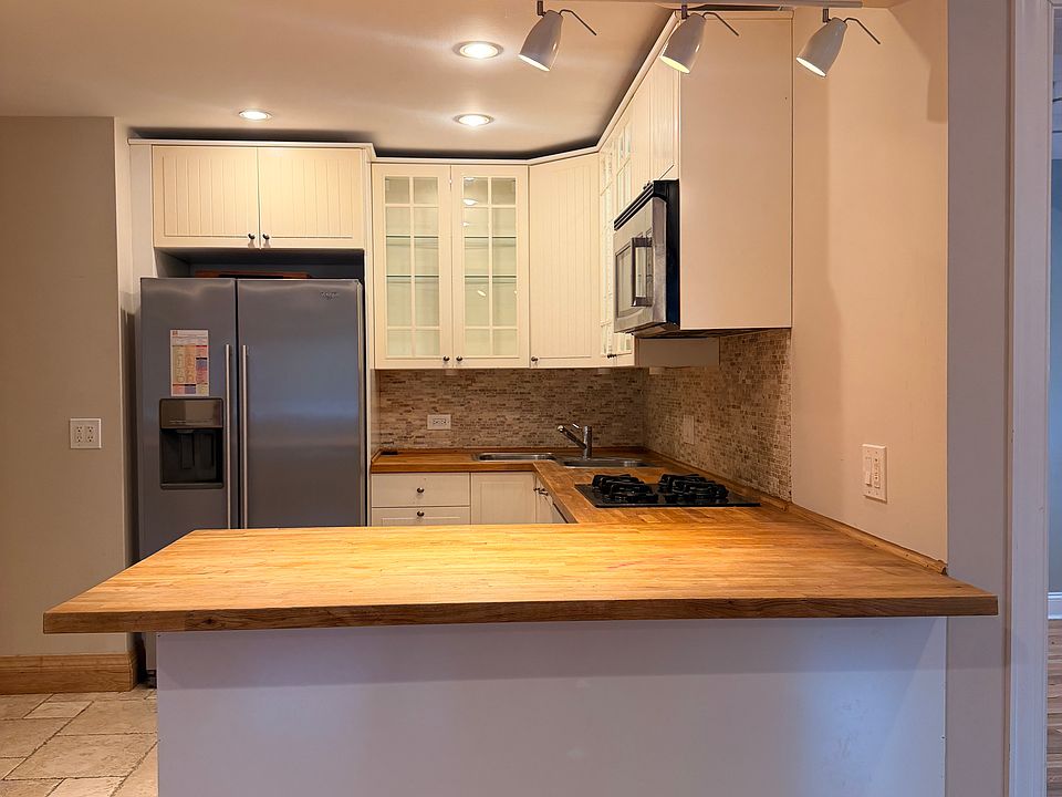 1st image of 5348 N Cumberland Ave #32
