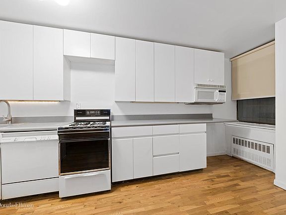 2nd image of 30 W 40th St #2B