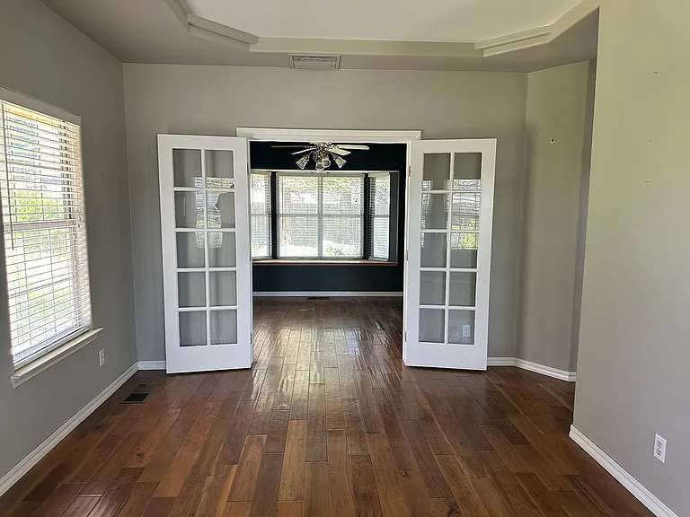 511 Lone Oak Ct — Photo 10
