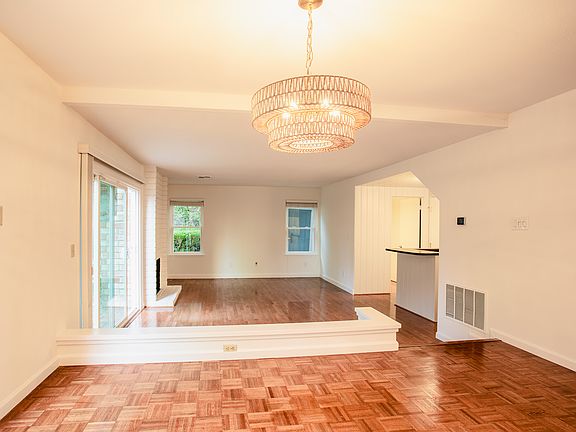 5th image of 382 Bolero Dr