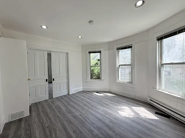 521 Sarah St — Photo 22