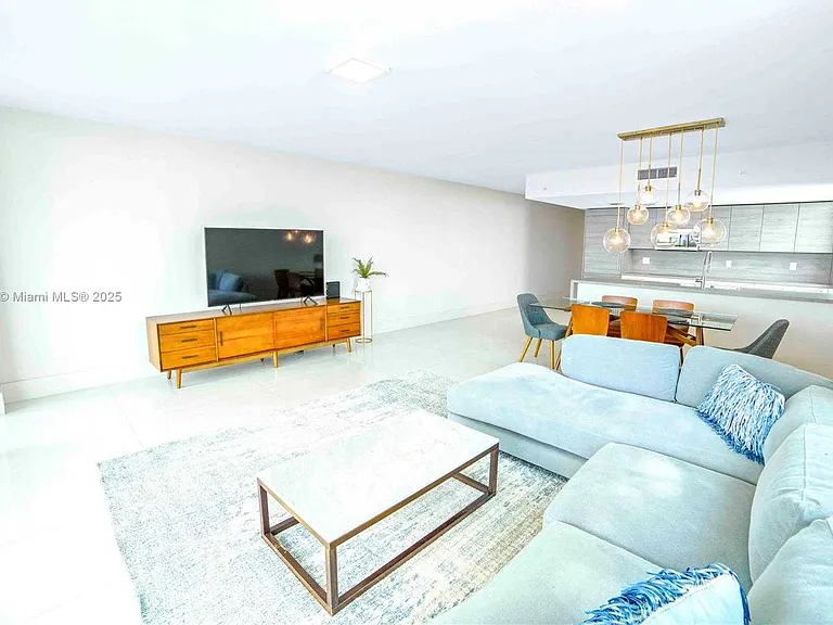 Sunny Isles Blvd — Photo 12