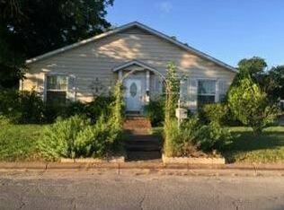 721 W Bridge St, Granbury, TX 76048