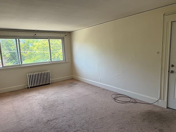 5th image of 479 Newport Ave APT 4