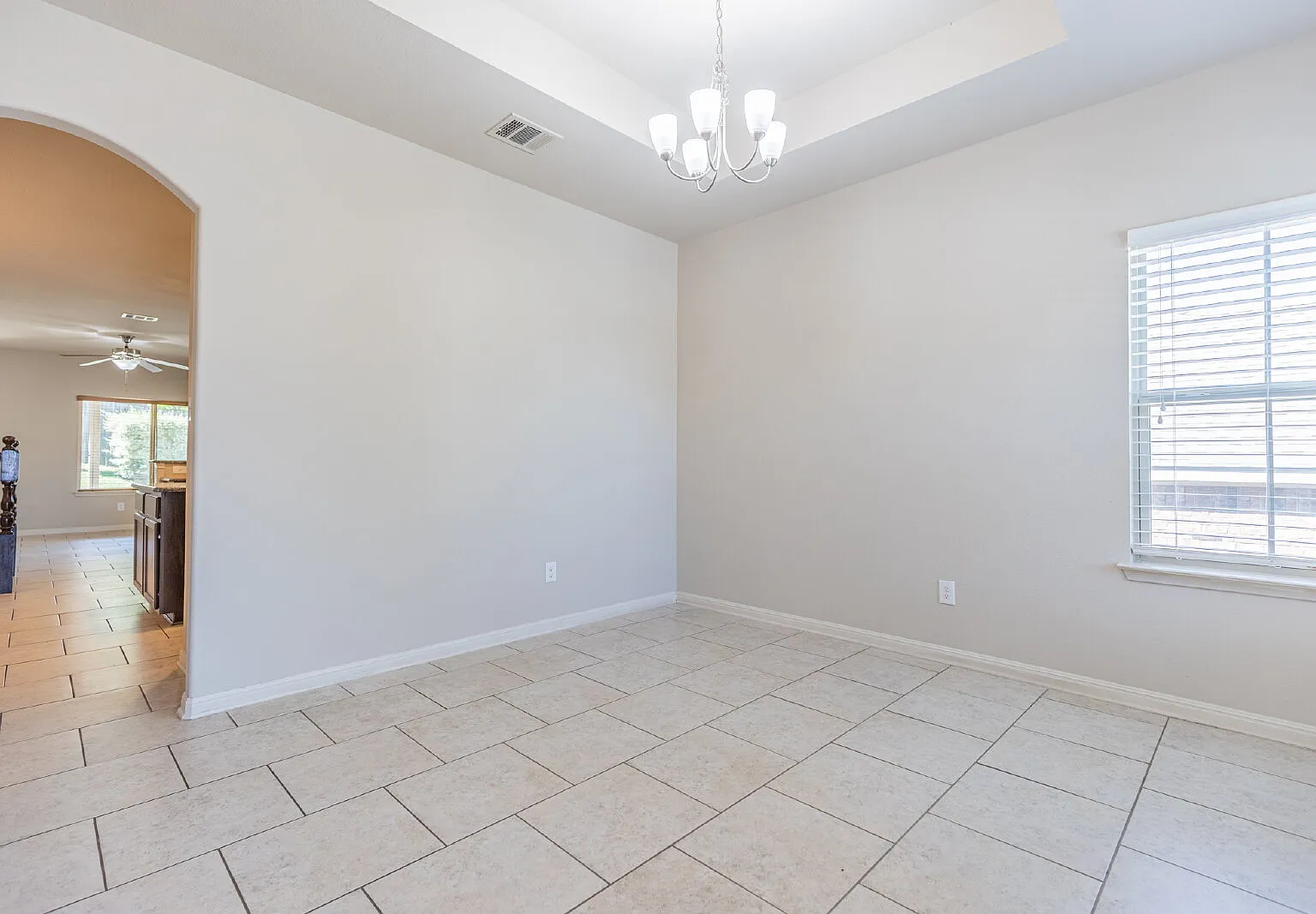 4 bed, 2.5 bath, 2611 sqft, $2,150 — Photo 4