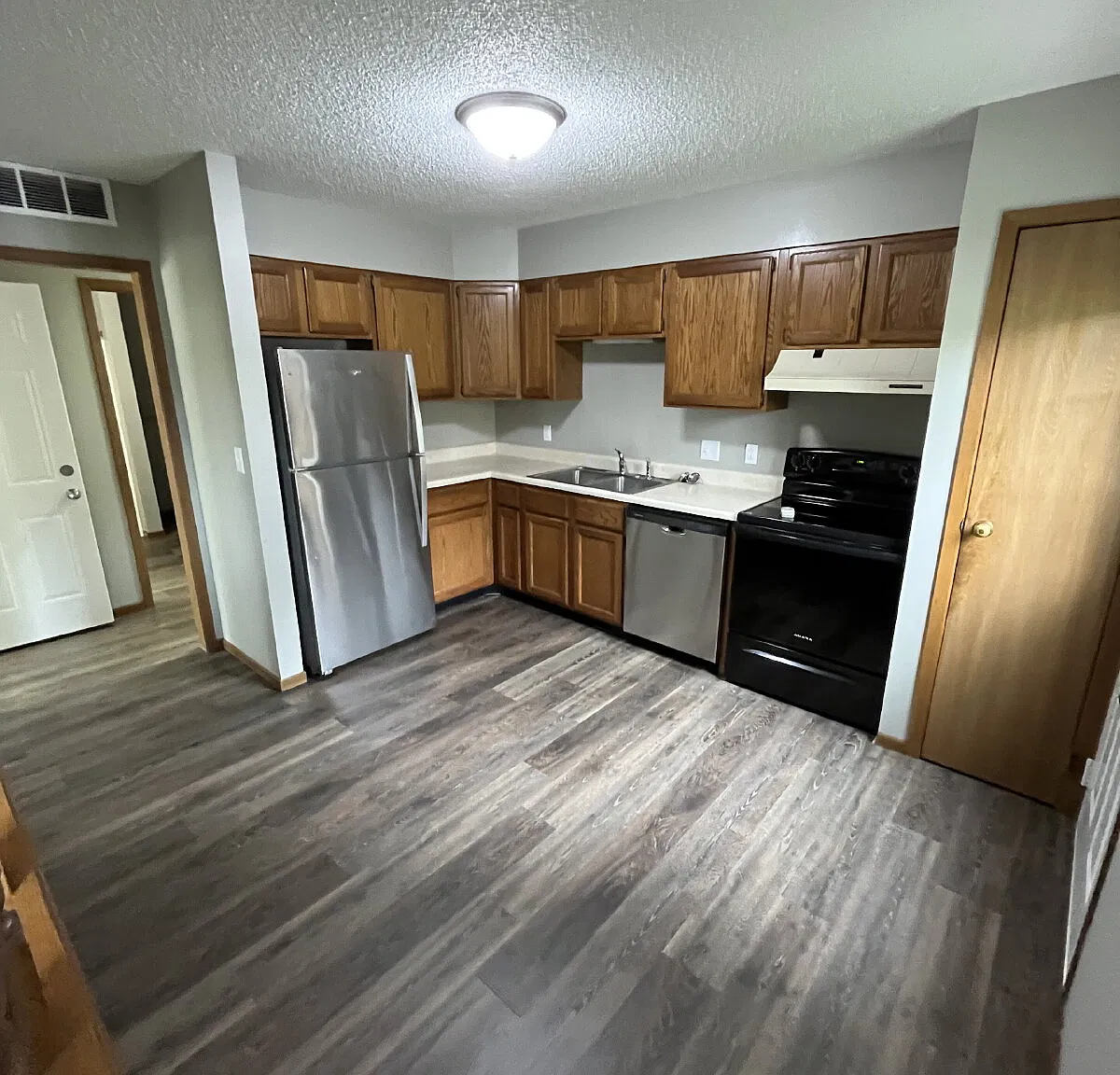 2 bed, 1.0 bath, $1,225 — Photo 1
