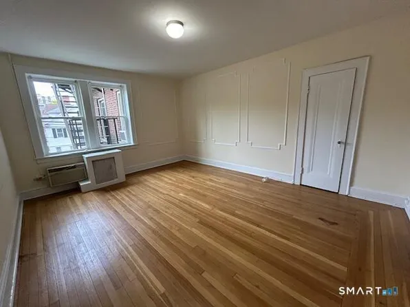 86 Grove St, Stamford, CT