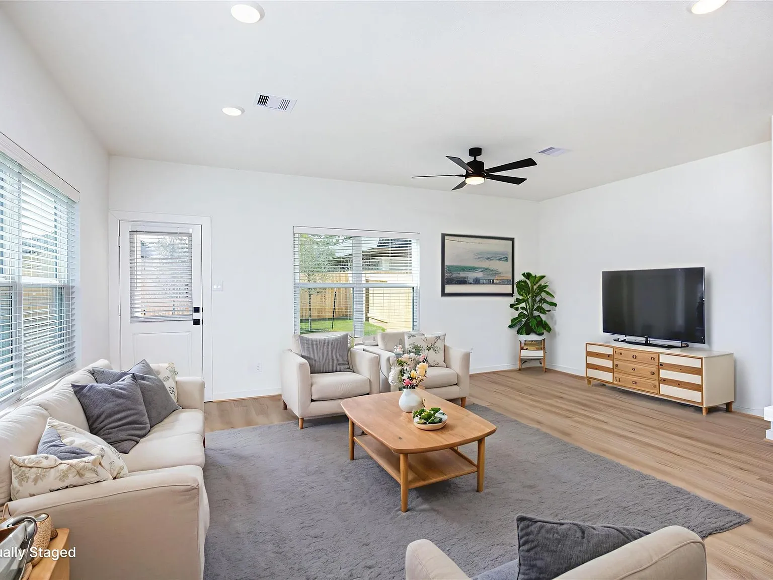 3 bed, 2.5 bath, 1557 sqft, $1,799 — Photo 3