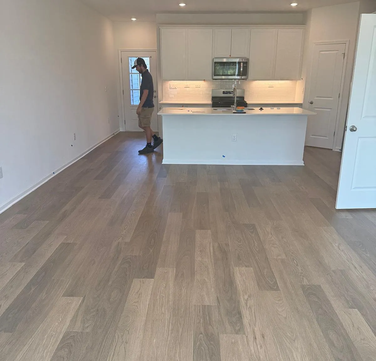 3 bed, 2.5 bath, 1592 sqft, $2,100 — Photo 3