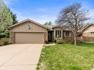 9996 Fieldcrest Dr, Omaha, NE 68114