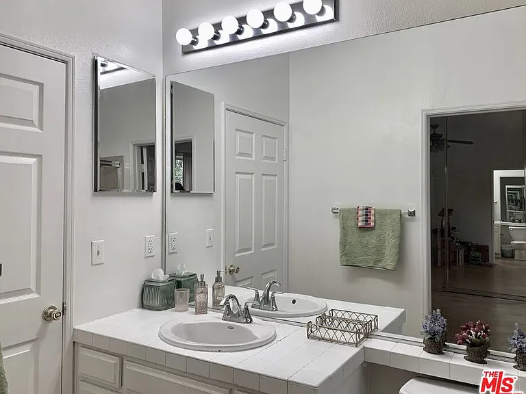 4189 Vineland Ave #109 — Photo 28
