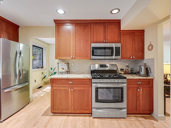 4th image of 2020 Tompkins St