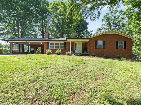 137 Deal Ln, Statesville, NC 28677