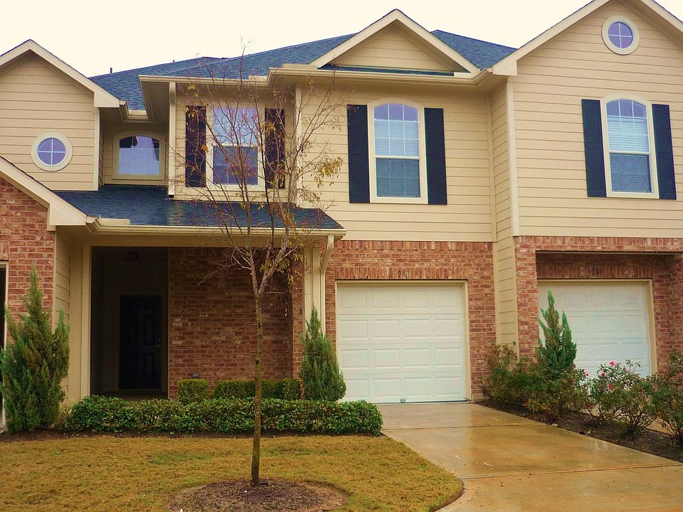 911 Oak Creek Dr.