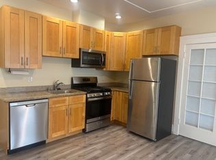 886 45th St #2, Emeryville, CA 94608