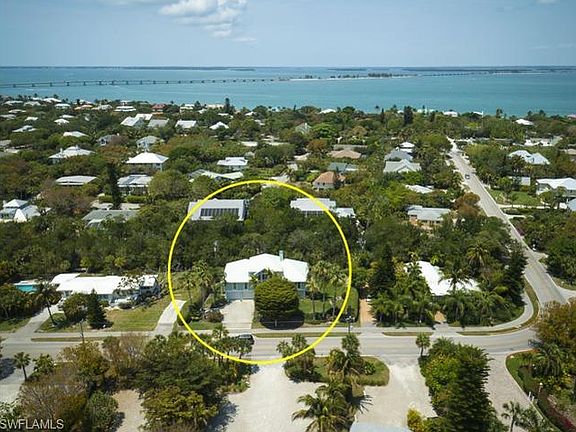 5th image of 420 E Gulf Dr