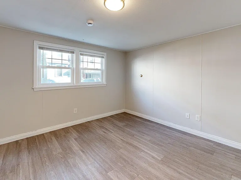 187 Maverick St #3 — Photo 5