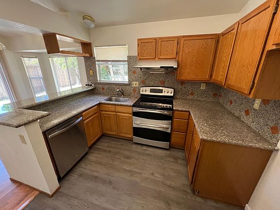 3rd image of 855 Knights Cir