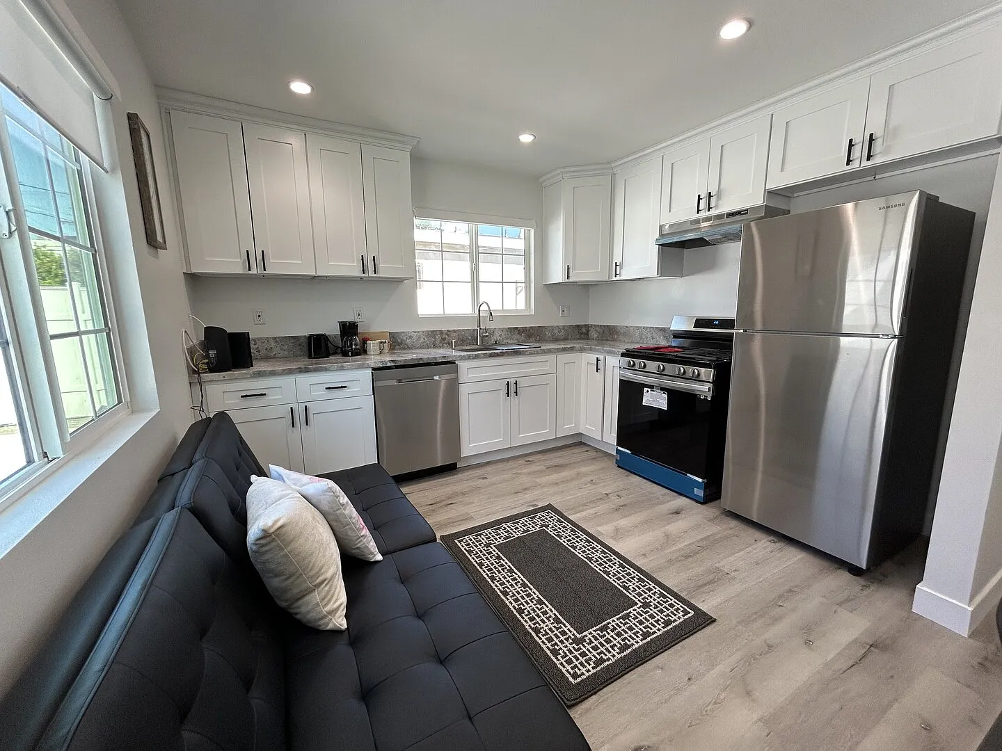 New Entire Unit near Culver City, Pet- friendly — Photo 2
